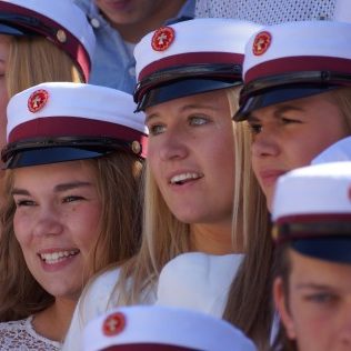 Studenter-aspect-ratio-318-318