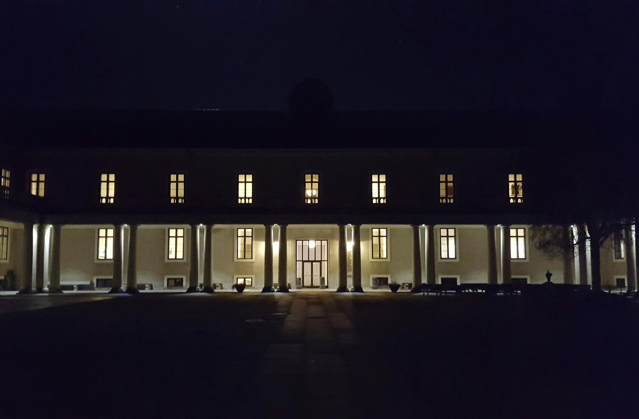 skolen_med_lys-aspect-ratio-320-210