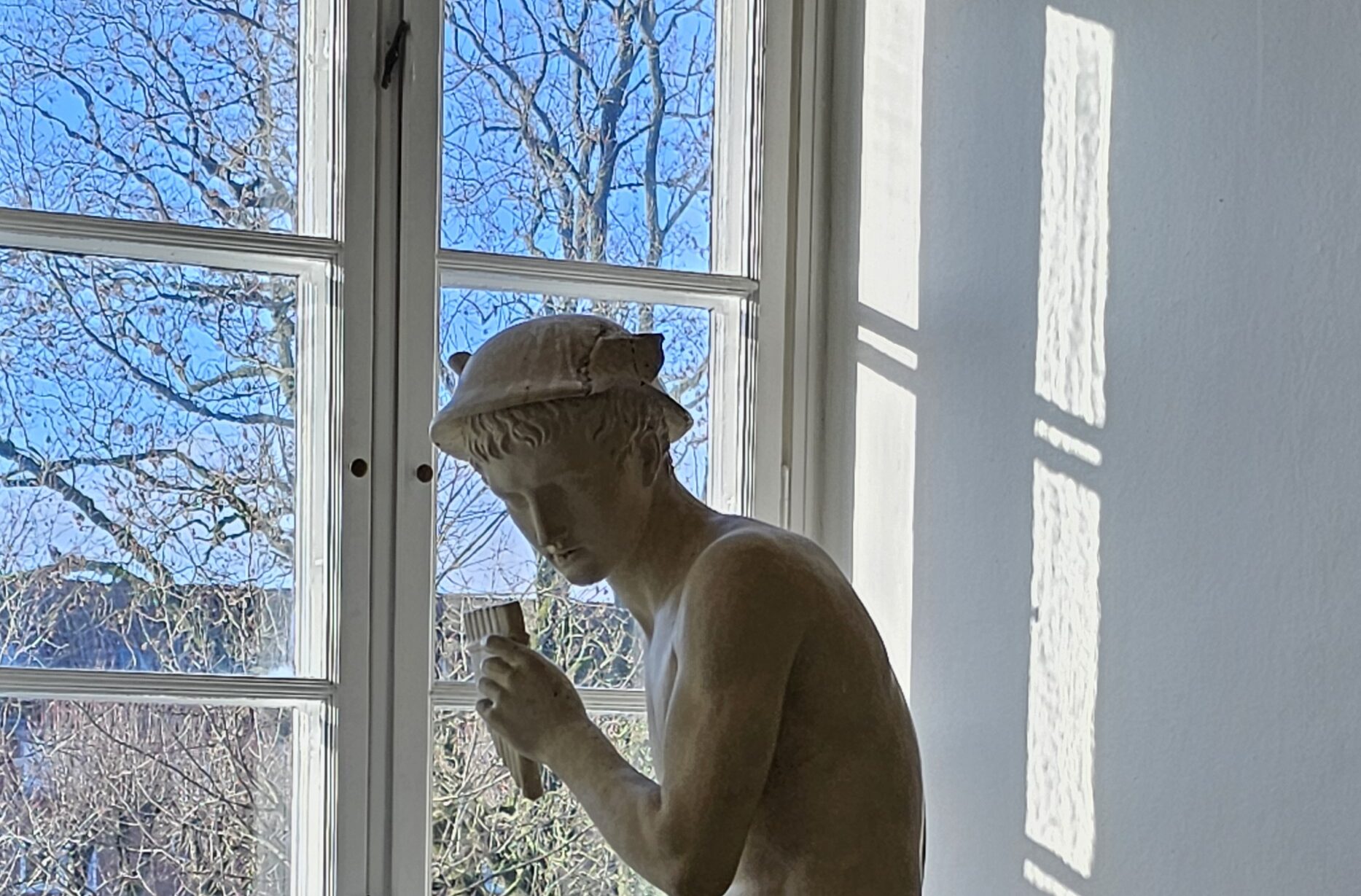 Hermes-scaled-aspect-ratio-319-210